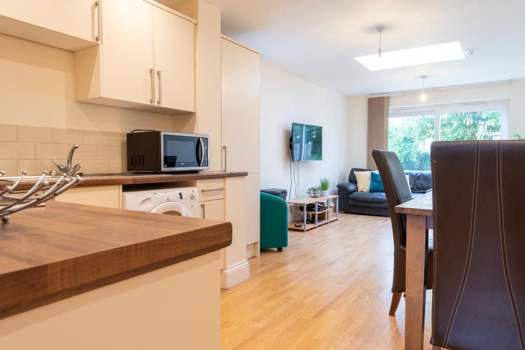 Room Courtenay Street in Cheltenham