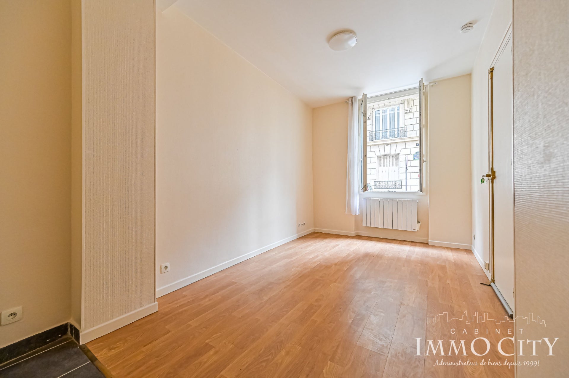 Flat Rue Louis Morard in Paris