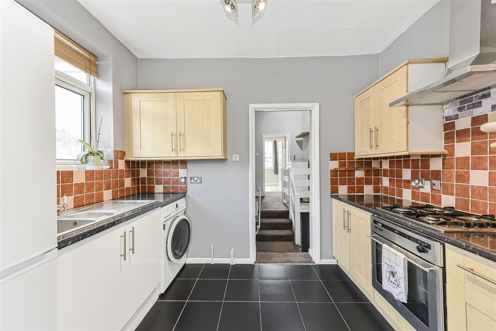 Flat Ainslie Wood Road in Greater London