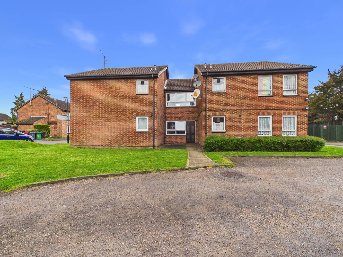 Flat Fotheringay Gardens in Slough