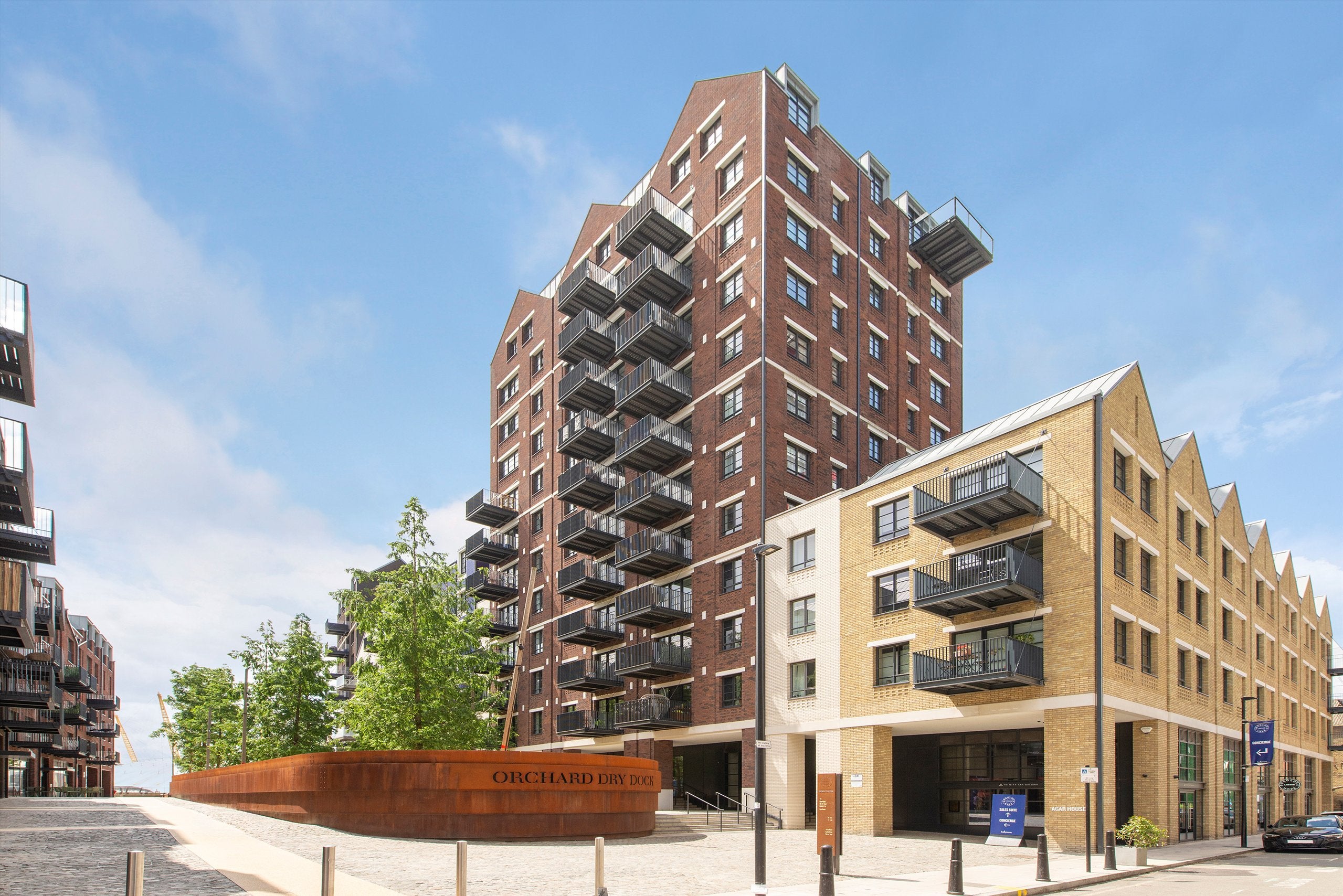 Flat Orchard Place in Greater London