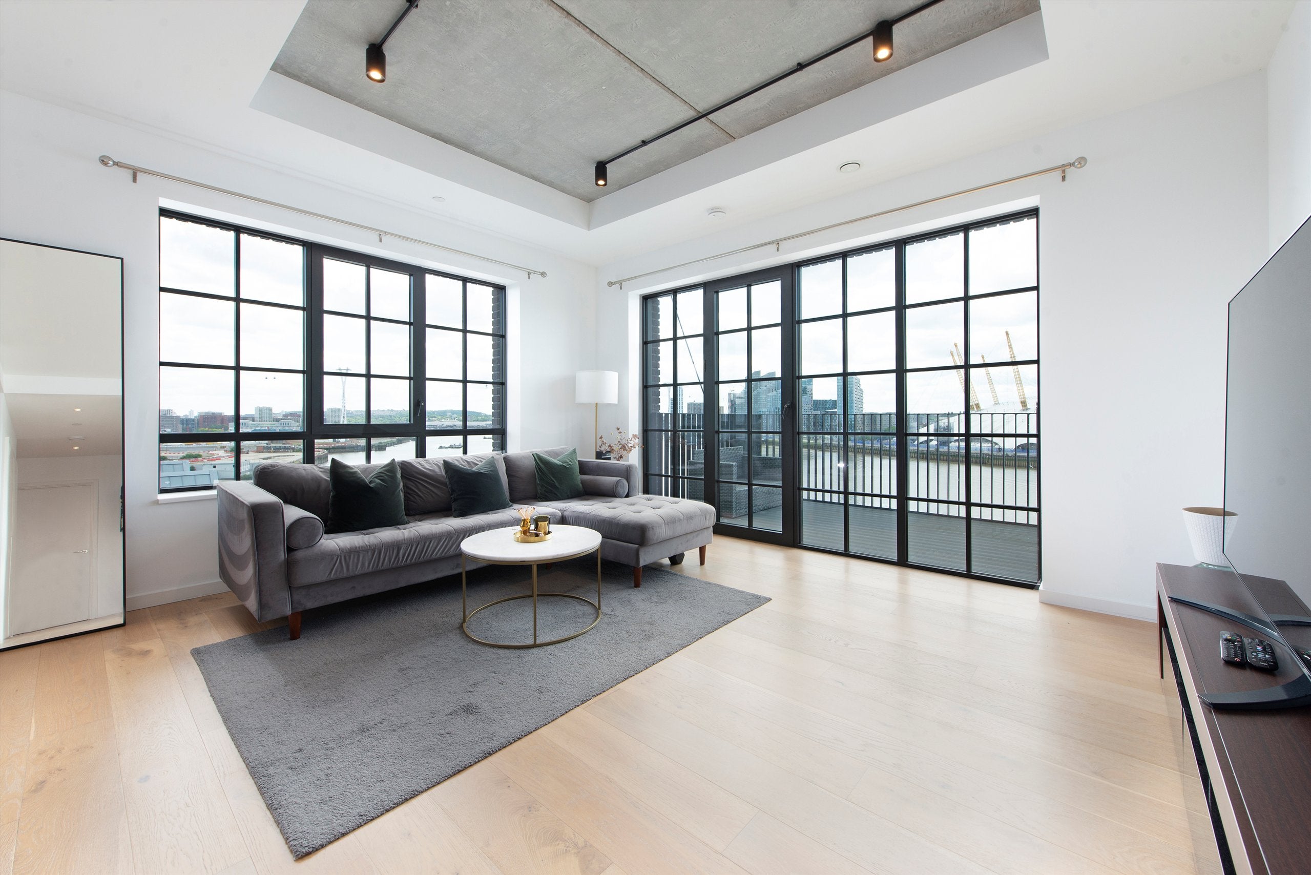 Flat Orchard Place in Greater London