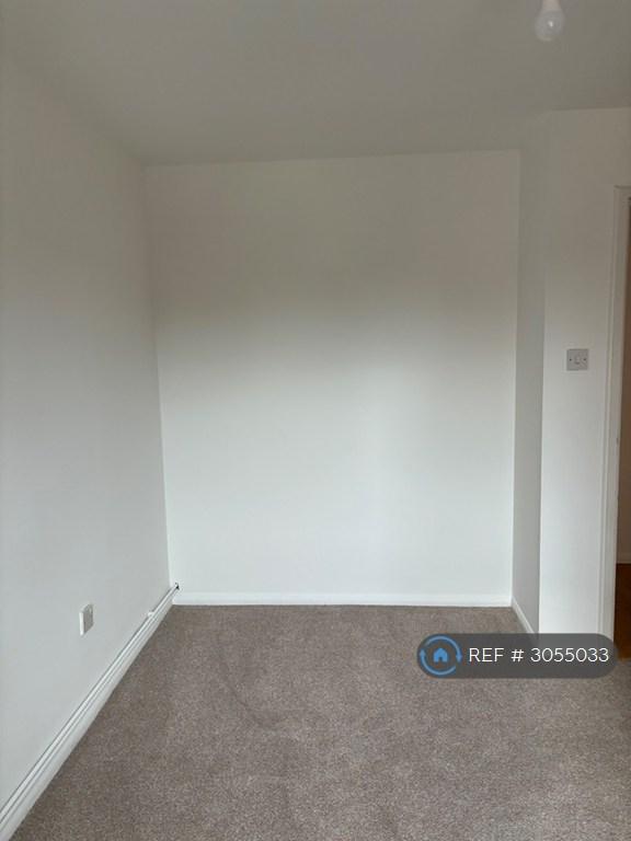 Flat Bream Close in Greater London
