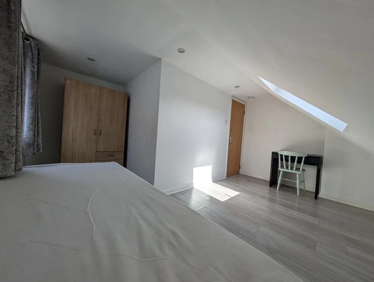Room Chase Road in Epsom and Ewell
