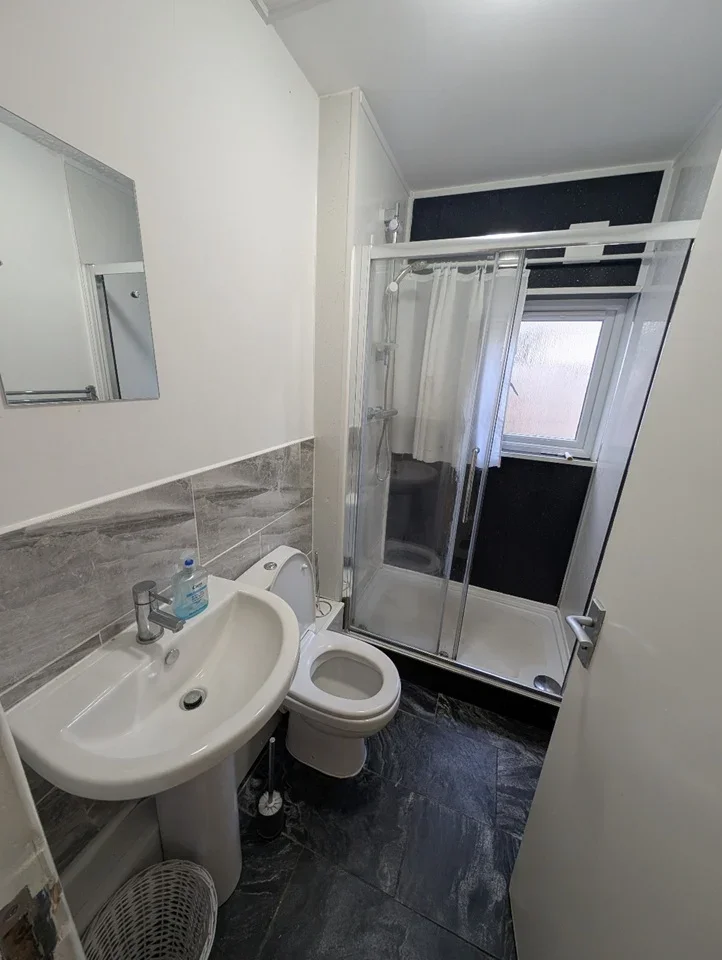 Room Chase Road in Epsom and Ewell