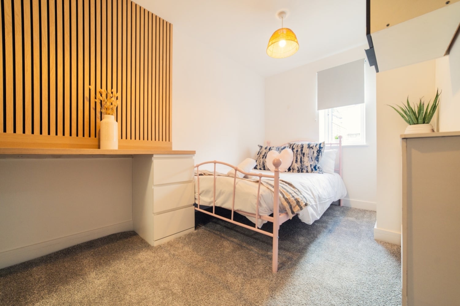 Room Zinc Street in Cardiff