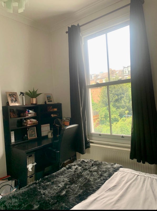 Room Fairbridge Road in Greater London