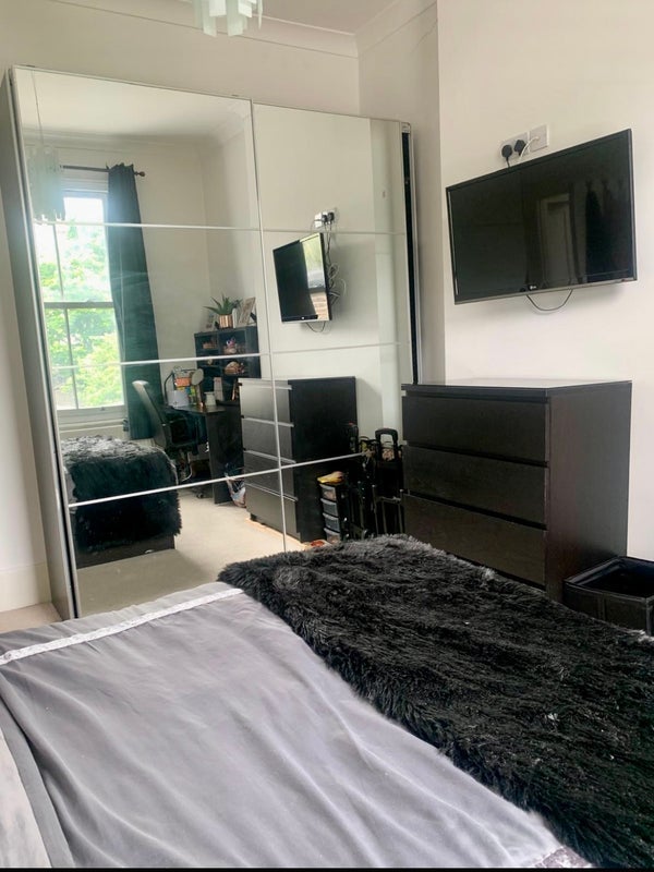 Room Fairbridge Road in Greater London