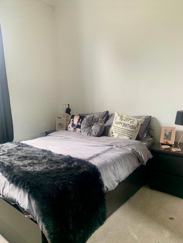 Room Fairbridge Road in Greater London