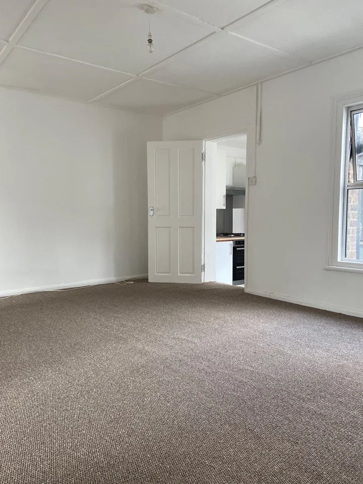 Flat Dunstable Road in Luton