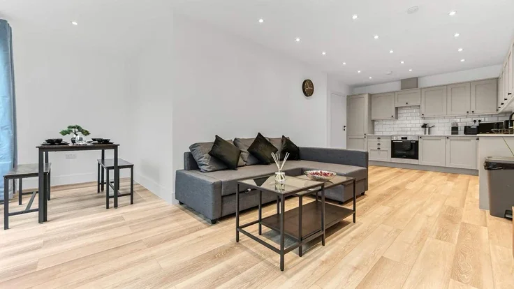 Flat Vincent Road in Greater London