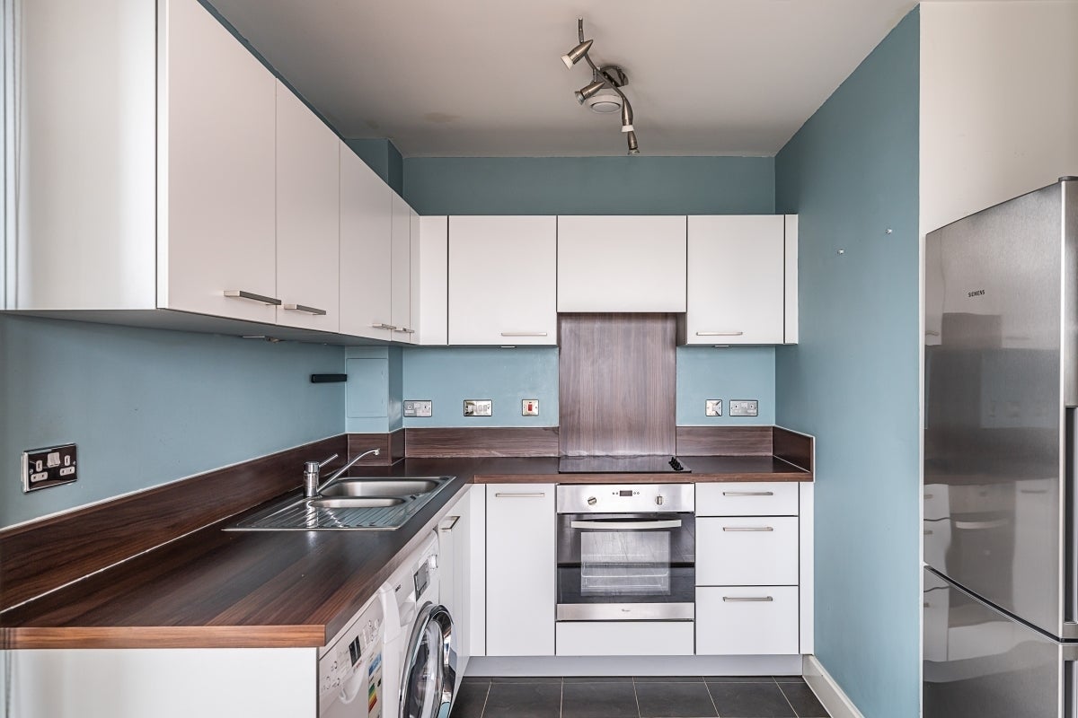 Flat Oxley Square in Greater London