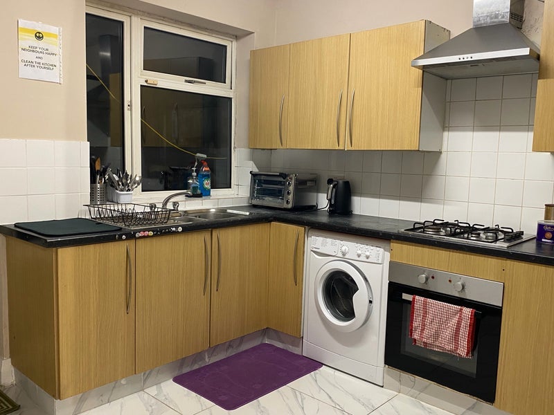 Room West Green Road in Greater London