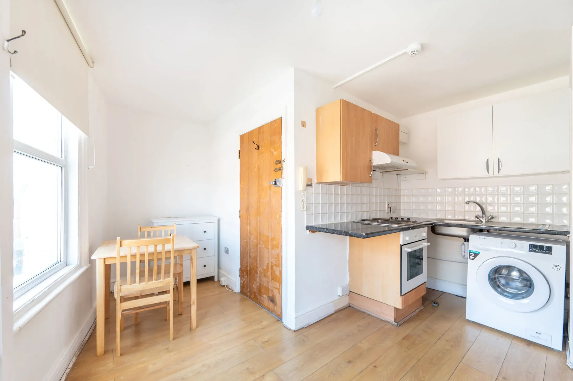 Flat Ellis Close in Greater London