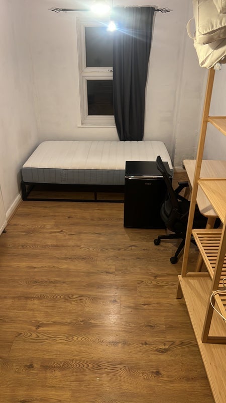 Room Godwin Road in Greater London