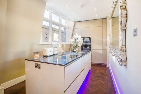 Flat Piccadilly in City of Westminster
