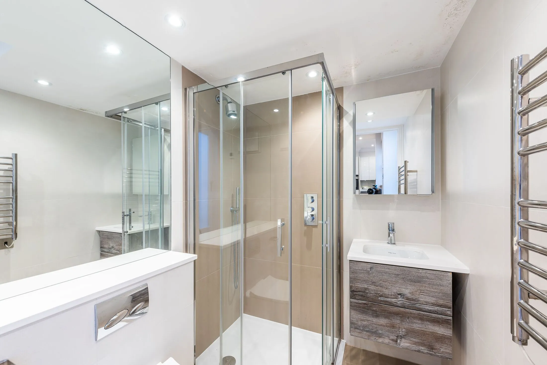 Flat Bina Gardens in Greater London