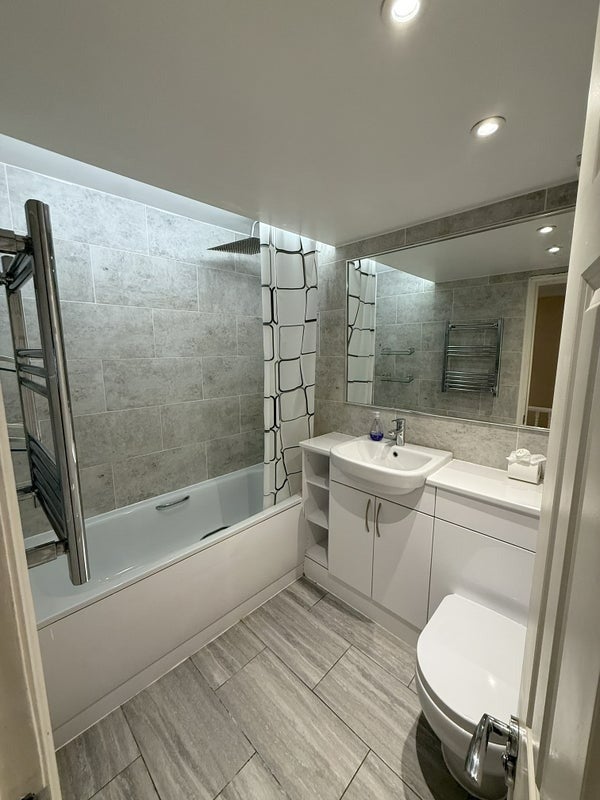 Room Peterborough Road in Greater London