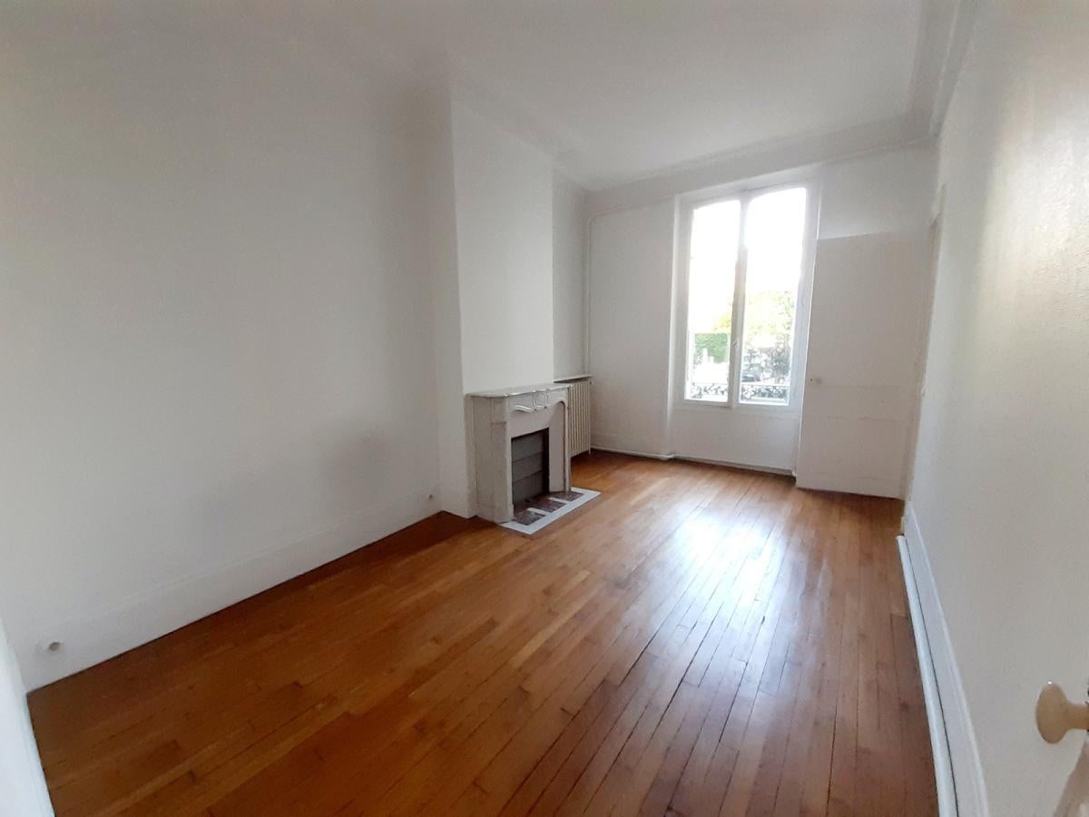 Flat Place Charles Digeon in Saint-Mandé