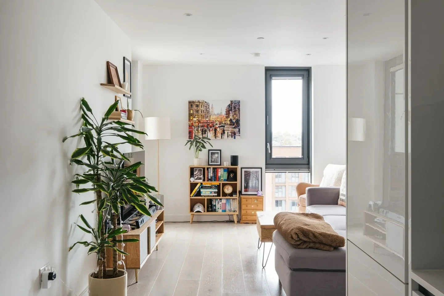 Flat City North Place in Greater London