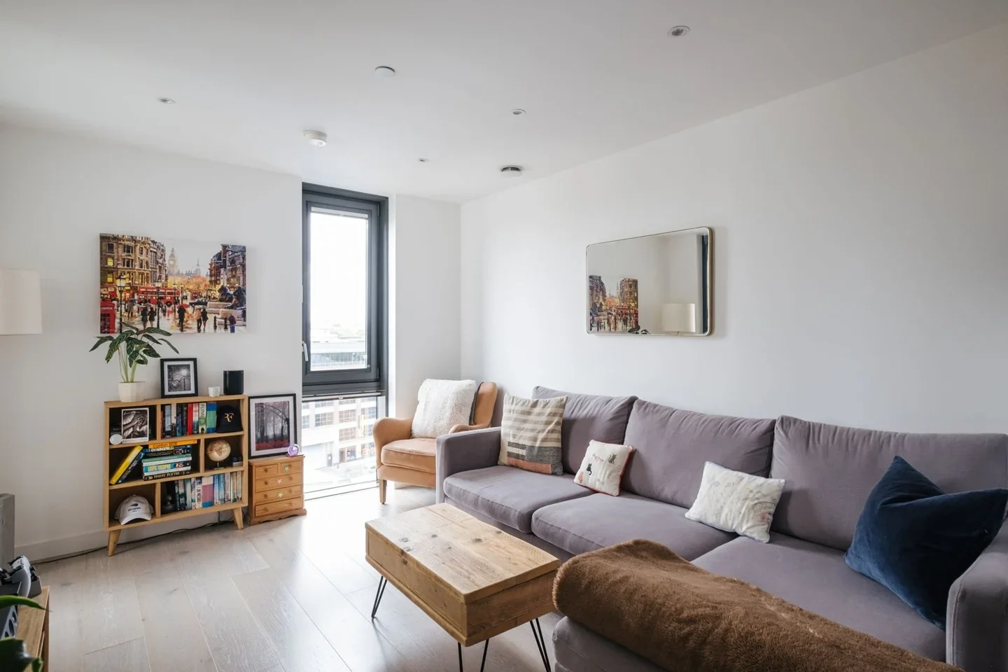 Flat City North Place in Greater London