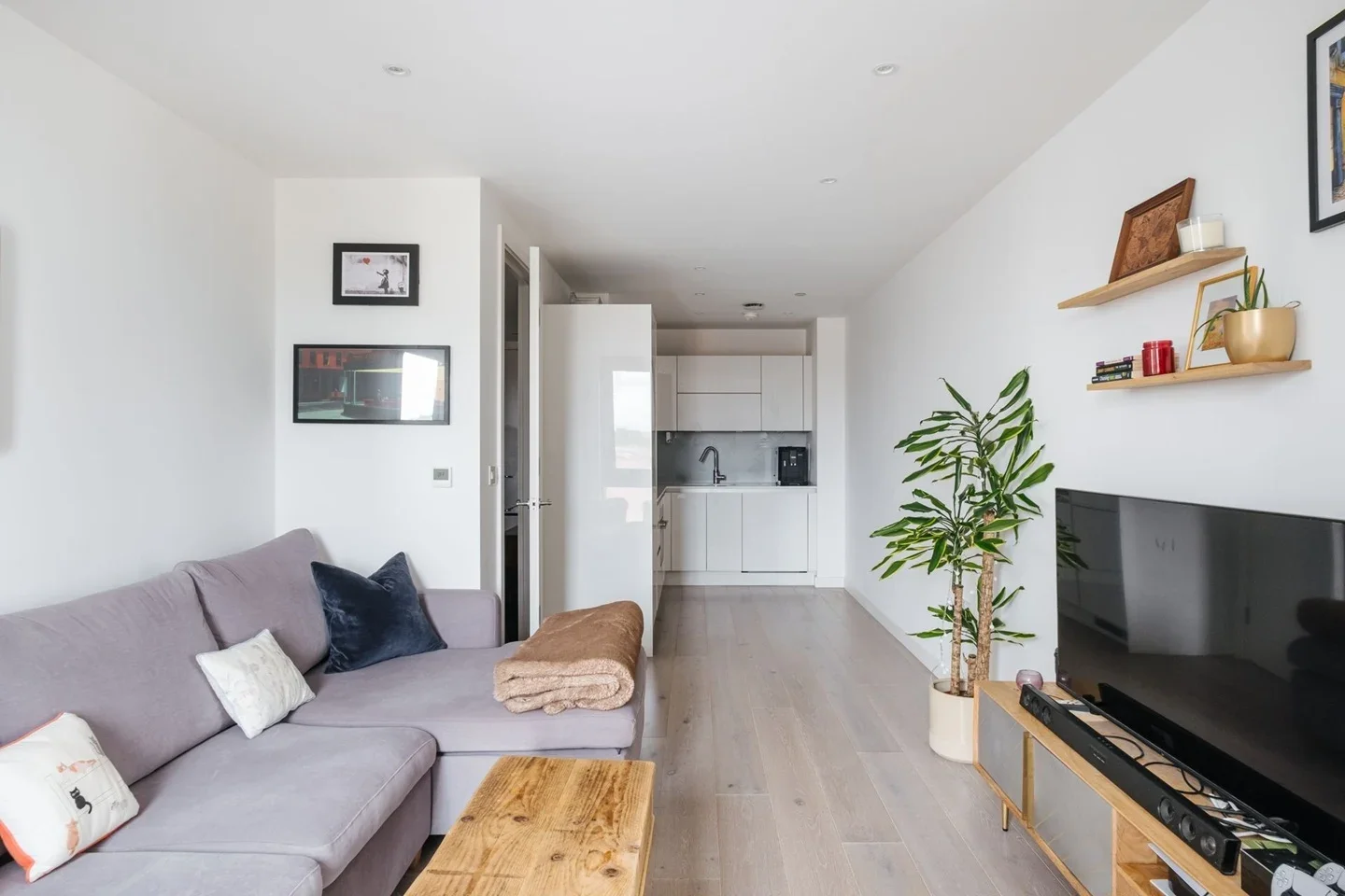 Flat City North Place in Greater London