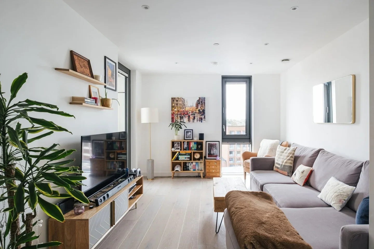 Flat City North Place in Greater London