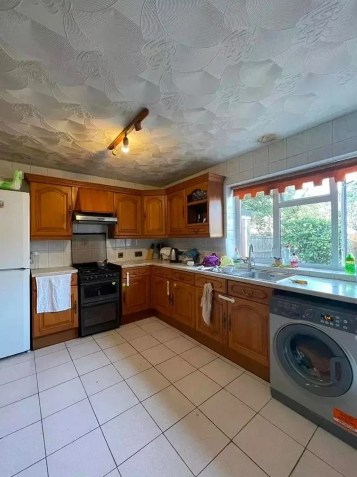 Room Colinton Road in Greater London