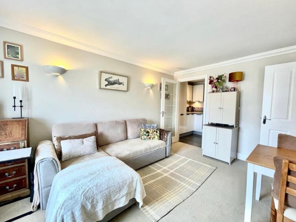 Flat Capstone Road in Bournemouth