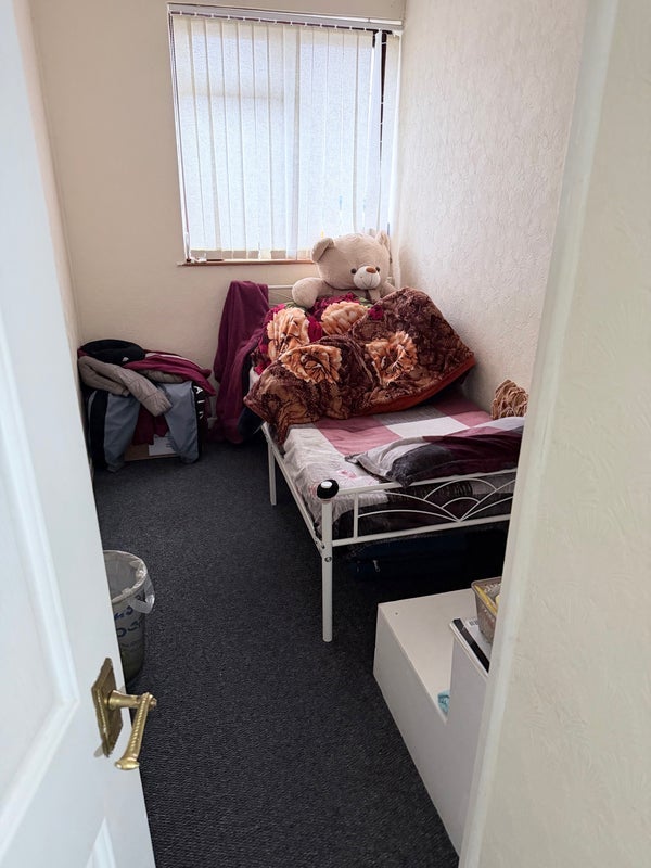Room St James Road in Sandwell