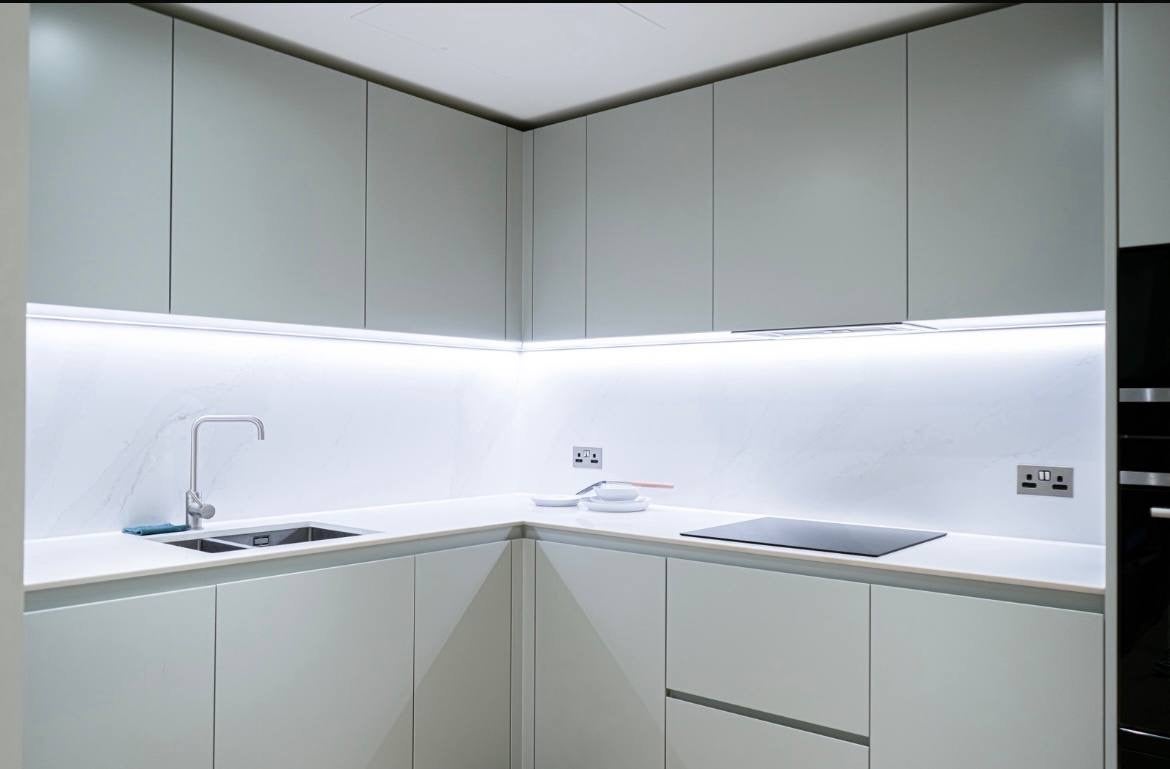 Flat Blackwall Way in Greater London