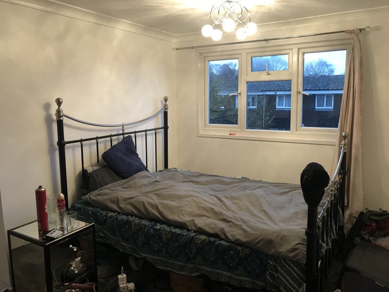 Room Colwyn Close in Crawley