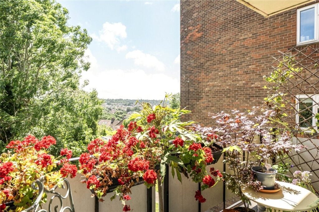 Flat Westover Gardens in Bristol