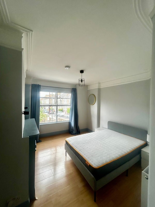 Room Chestnut Grove in Greater London