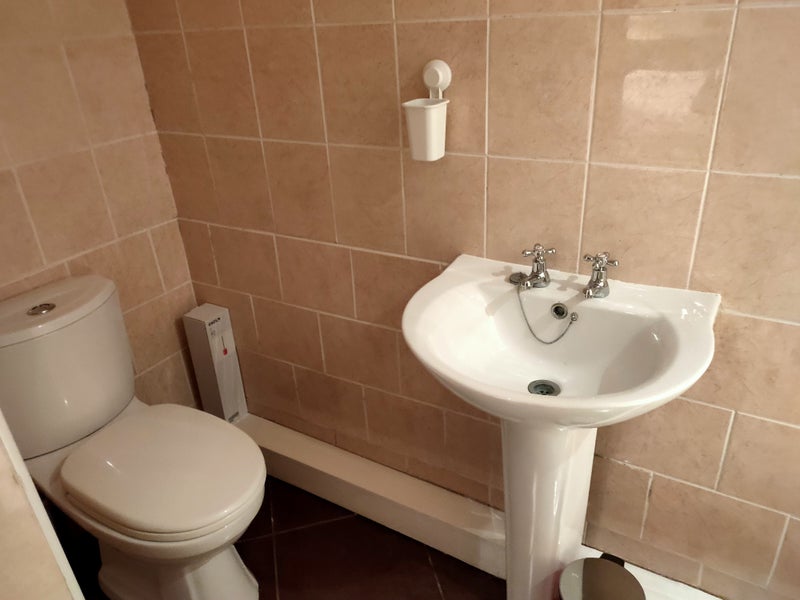 Room Broomgrove Road in Sheffield