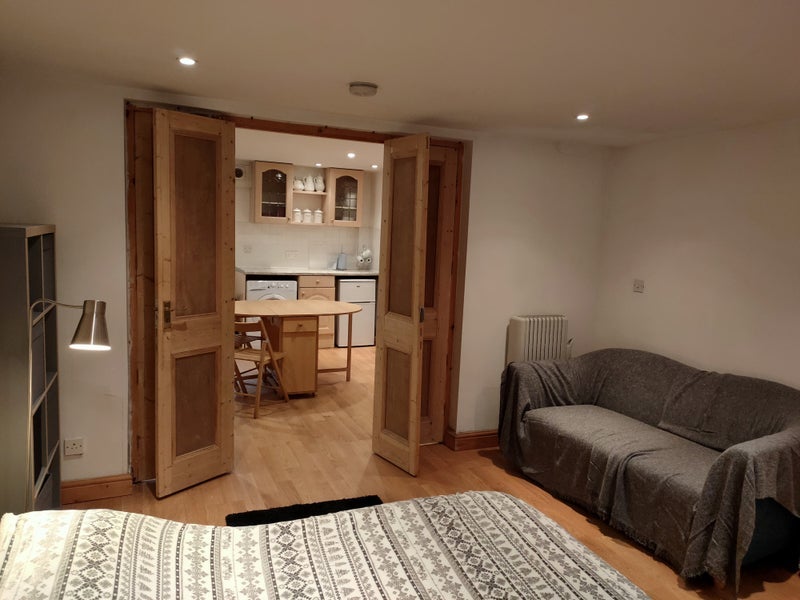 Room Broomgrove Road in Sheffield