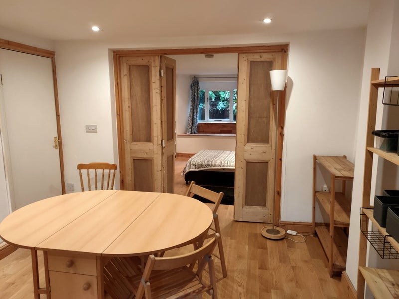 Room Broomgrove Road in Sheffield