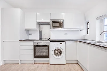 Flat Friern Park in Greater London