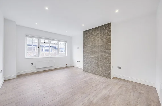 Flat Friern Park in Greater London