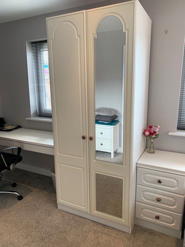 Room Carnforth Avenue in Wakefield