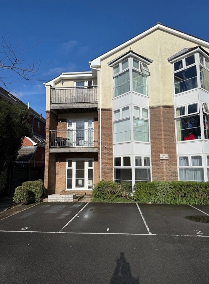 Flat Richmond Park Road in Bournemouth