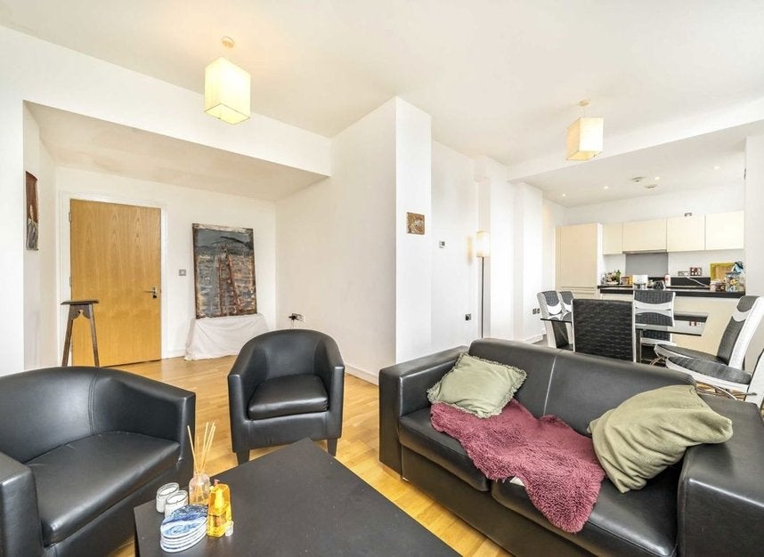 Flat Great West Road in Greater London