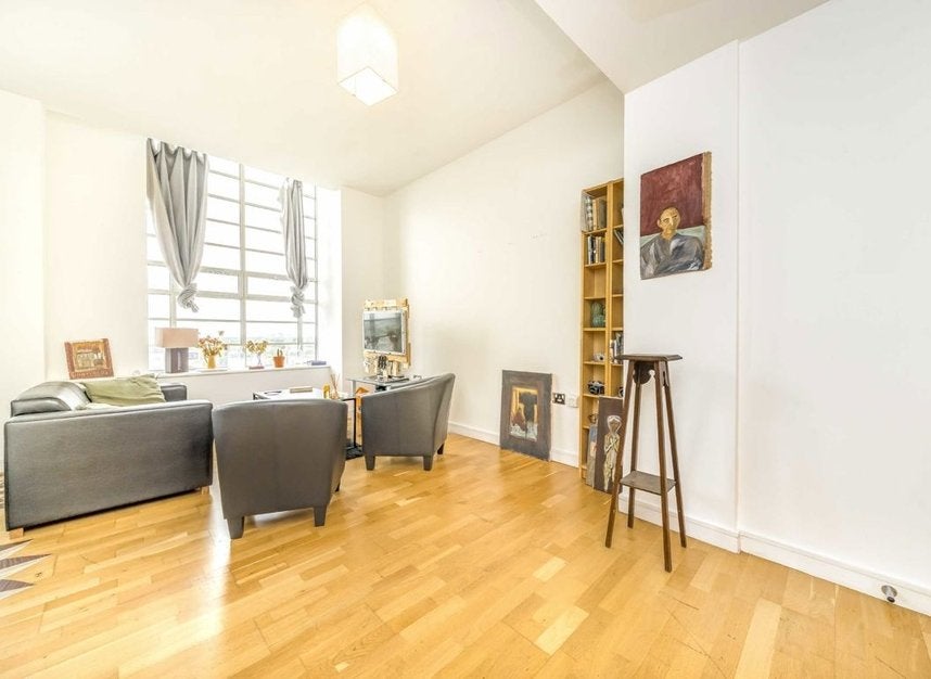Flat Great West Road in Greater London