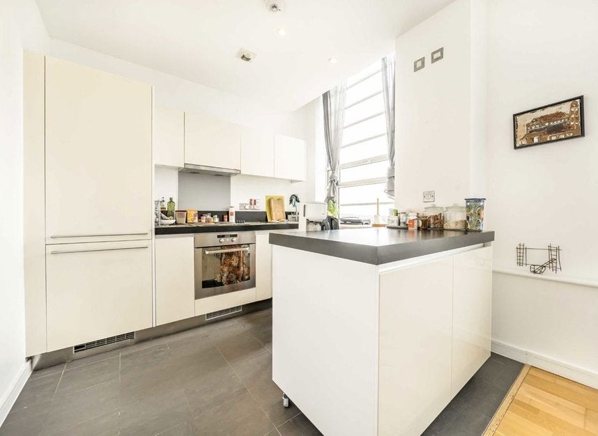 Flat Great West Road in Greater London