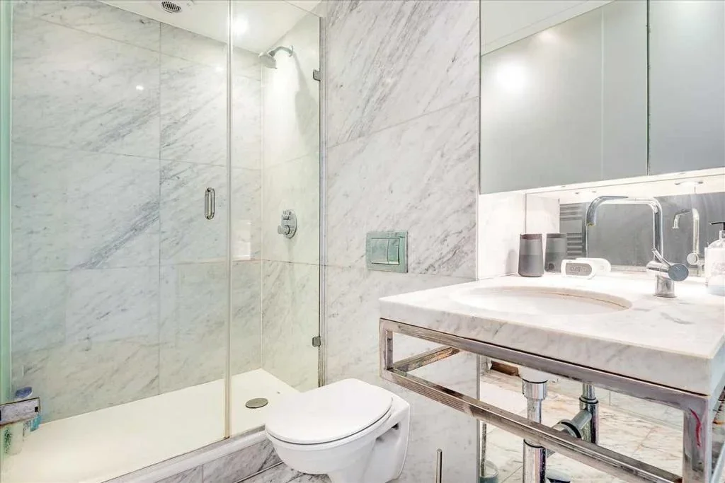 Flat Fairmont Avenue in Greater London