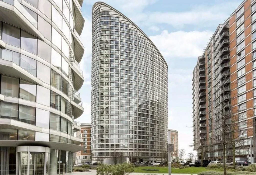 Flat Fairmont Avenue in Greater London