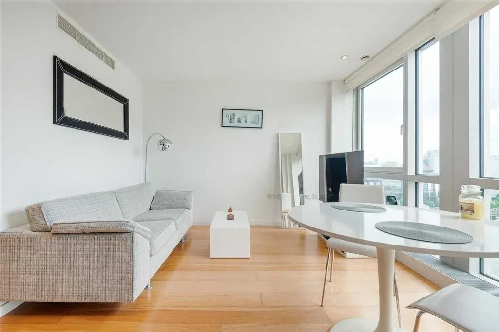 Flat Fairmont Avenue in Greater London
