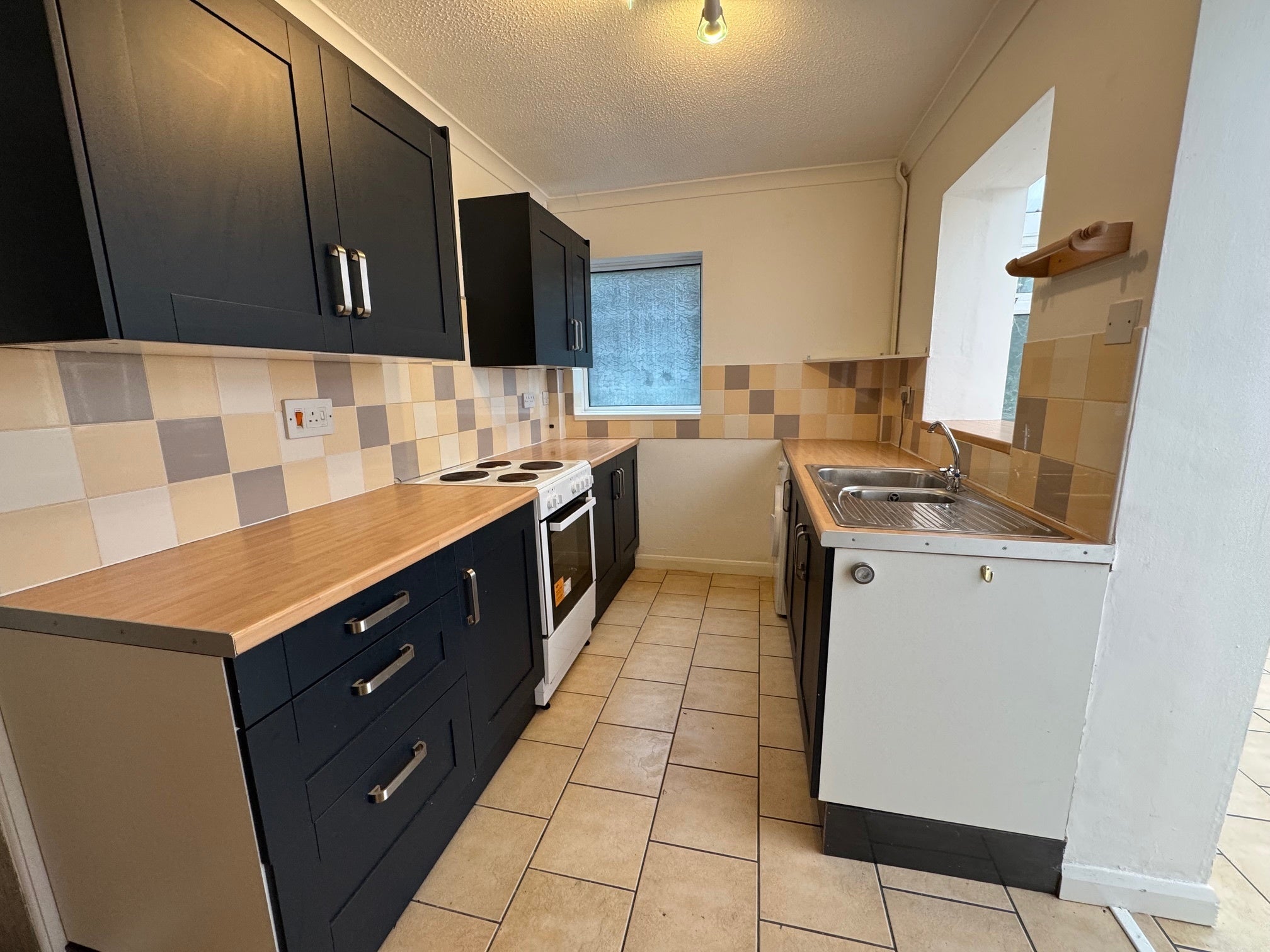 House Fulmar Close in Cardiff County