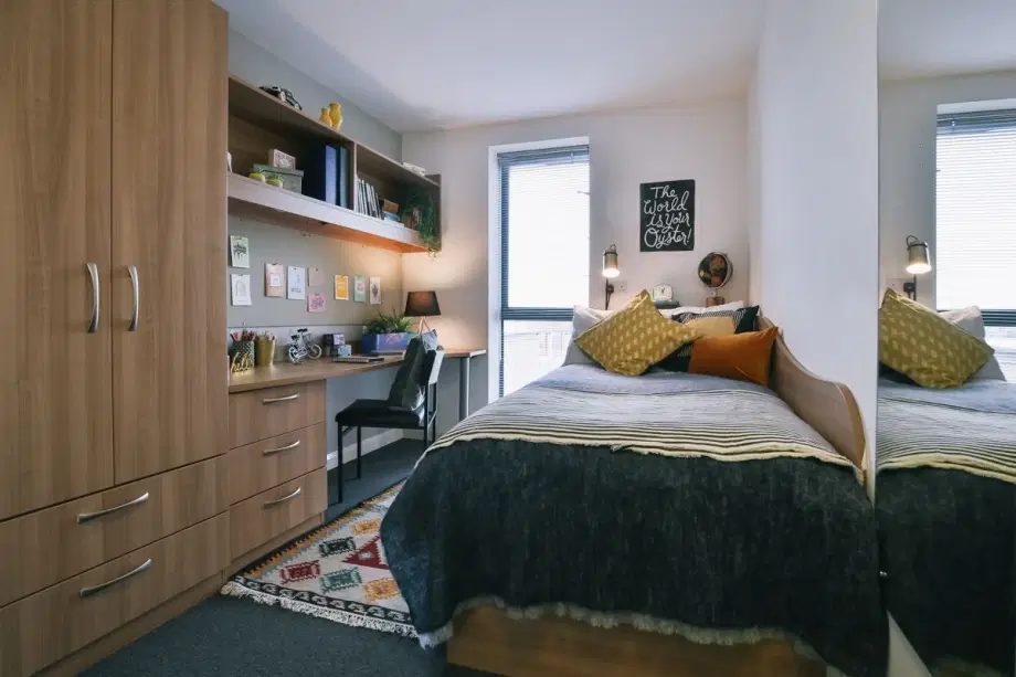 Flat Applegate in Leicester