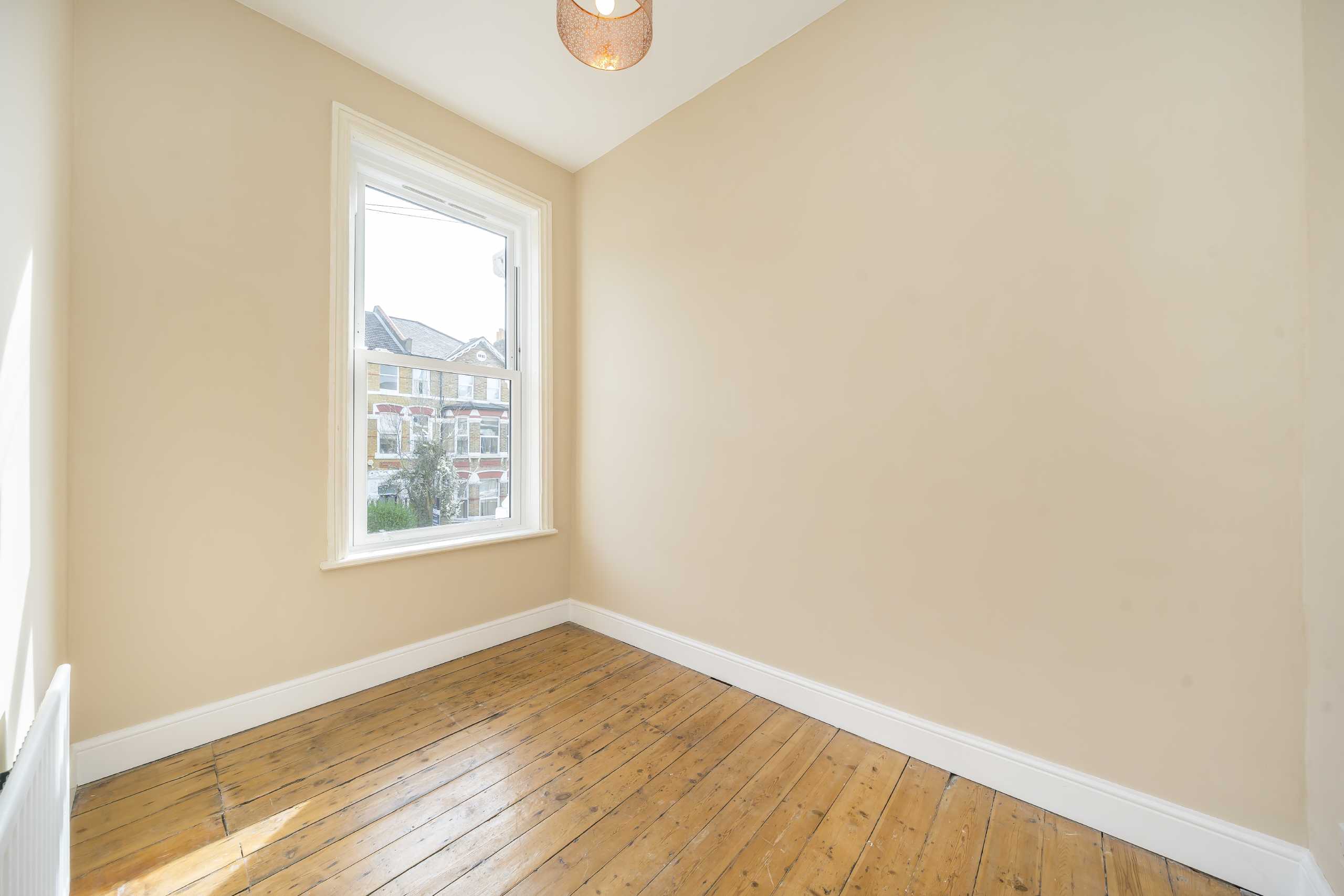 Flat Montrell Road in Greater London